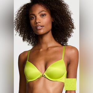 Victoria's Secret Very Sexy
Smooth Lightly Lined Plunge Demi Bra 36C